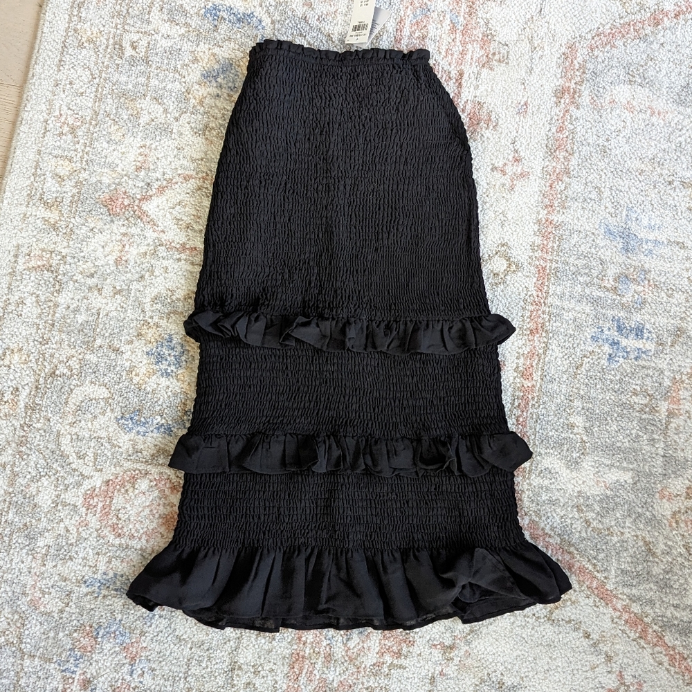 NWT Abercrombie Black three tier rucched skirt